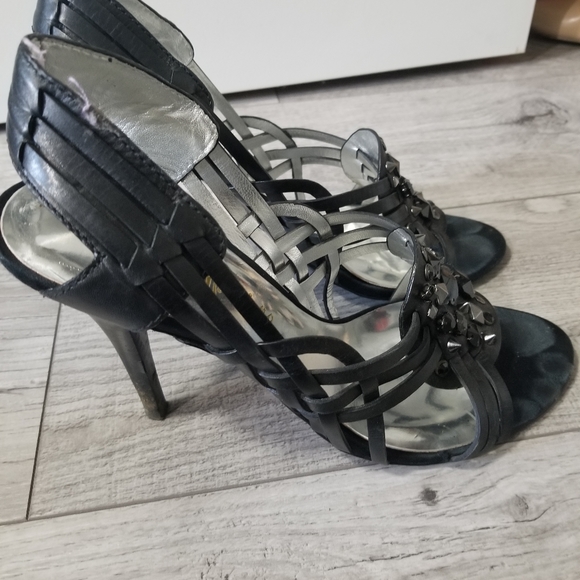 Shoes - Picture 1 of 4